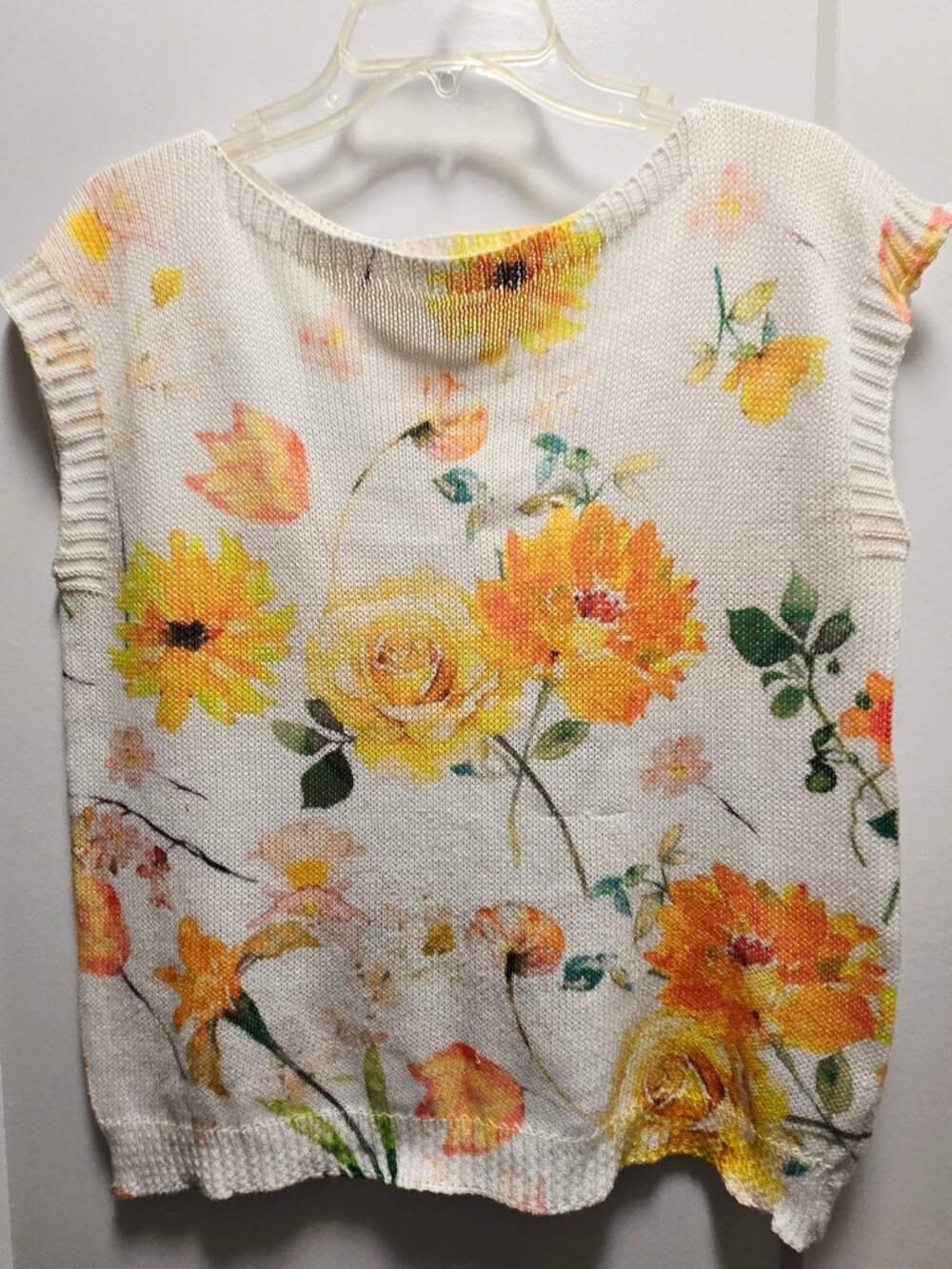 LUISA RICCI Women's Knit Sleeveless White/Multi-colors Floral Sweater - Large